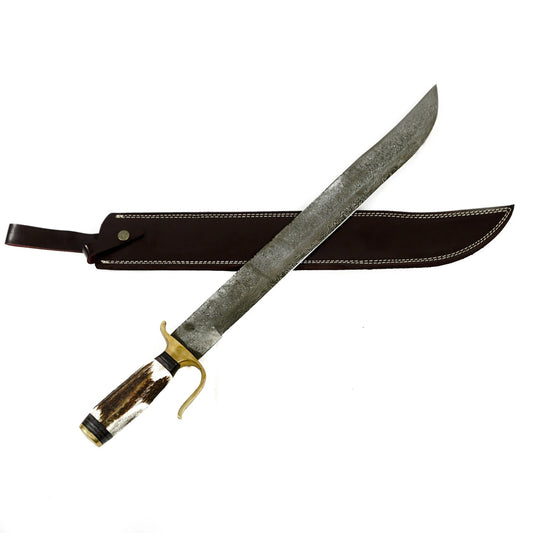 Sabre de chasse en acier damassé avec manche en corne et étui en cuir